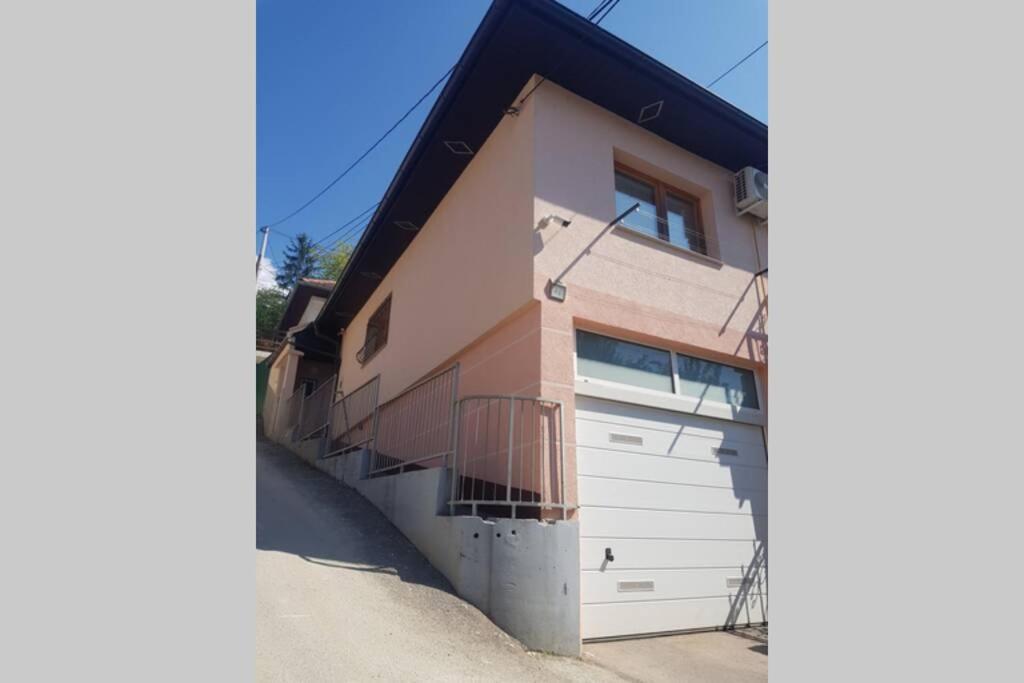 Apartman Sa Garazom I Internetom Sarajevo Ngoại thất bức ảnh